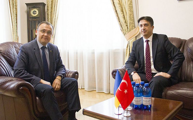Ukrayna Dışişleri Bakan Yardımcısı Vasil Bodnar ile Türkiye Cumhuriyeti Kiev Büyükelçisi Yağmur Ahmet Güldere