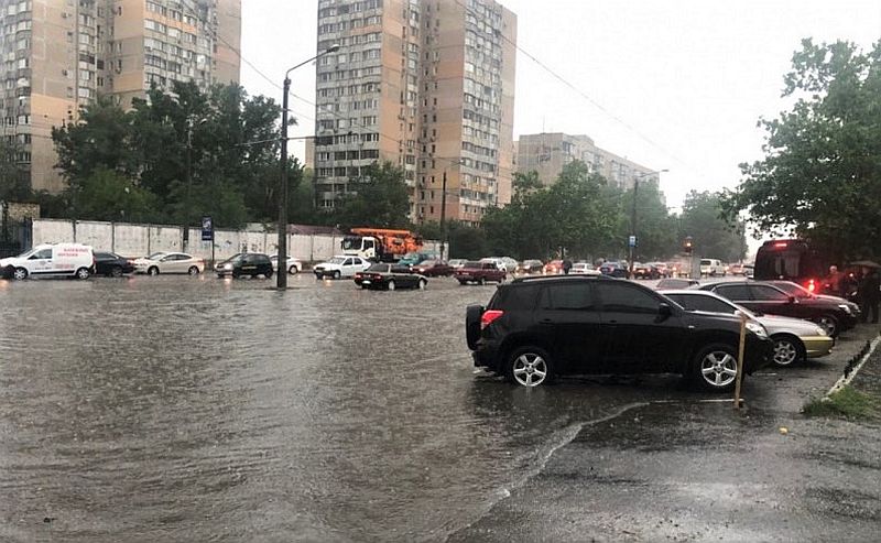 Şiddetli yağmur ve sel Odessa ve Melitopol'de şehri felç etti