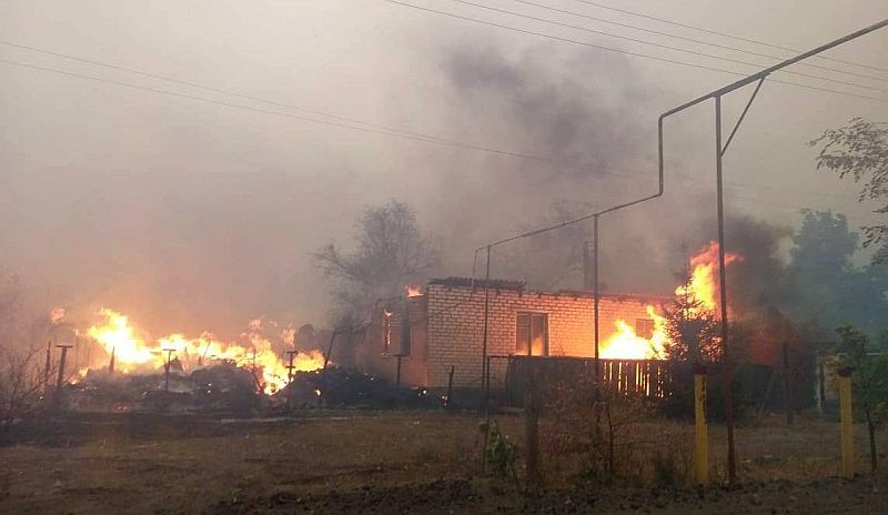 Lugansk bölgesindeki yangınlarda 11 yerleşim yeri ateş çemberinde (video)