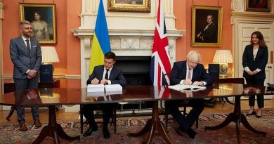 Tarihi an Ukrayna ve İngiltere stratejik işbirliği anlaşması imzaladı